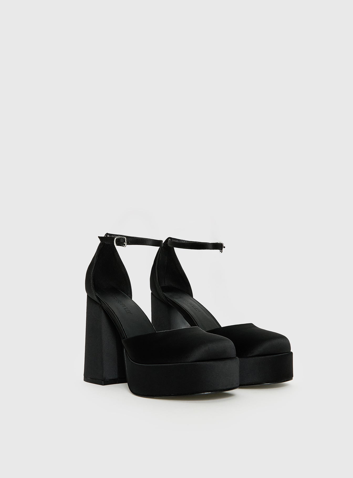 Vogel Platform Heels Black