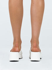 Therapy Cindy Sandals White